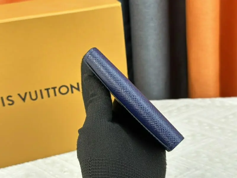 louis vuitton lv card case in blue pour unisexe s_11b21152